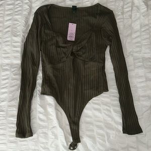 Olive key hole pleated bodysuit
